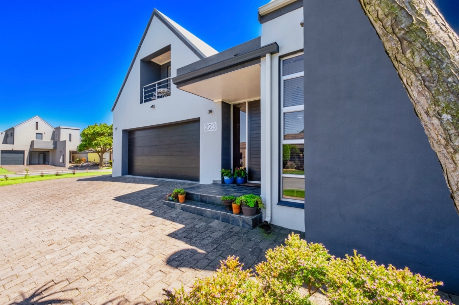 5 Bedroom Property for Sale in Earls Court Lifestyle Estate Western Cape